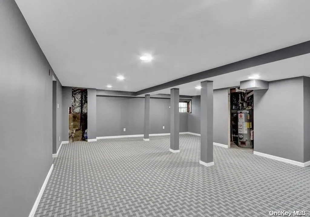 726 Brook Court Baldwin NY 11510