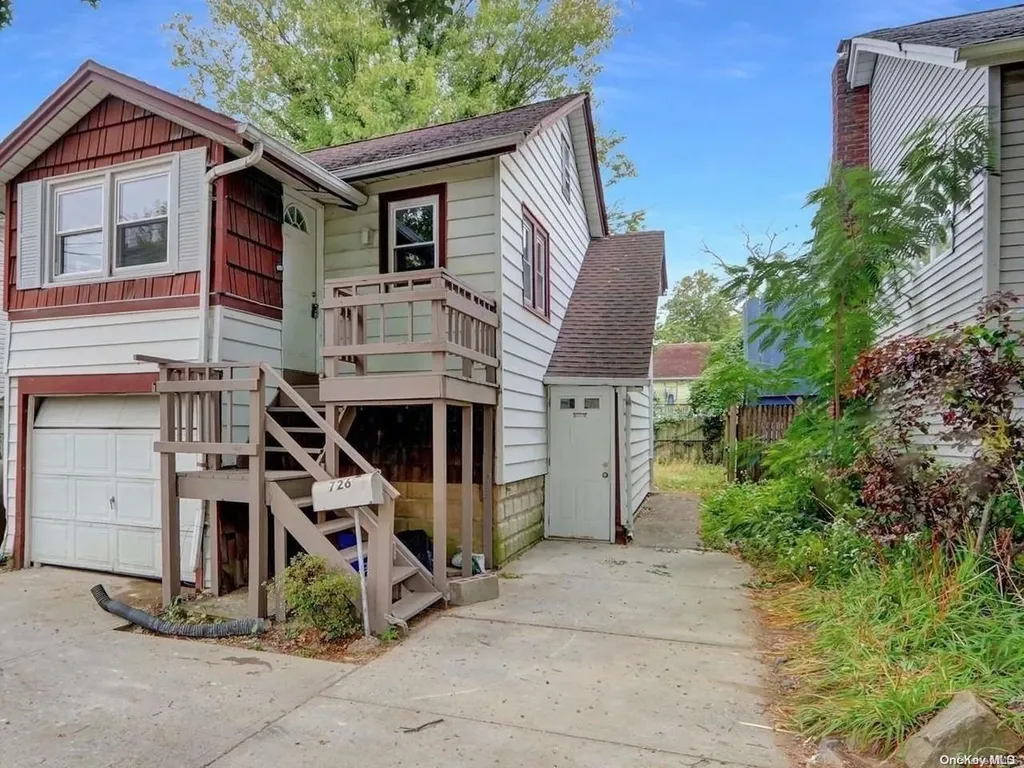 726 Brook Court Baldwin NY 11510