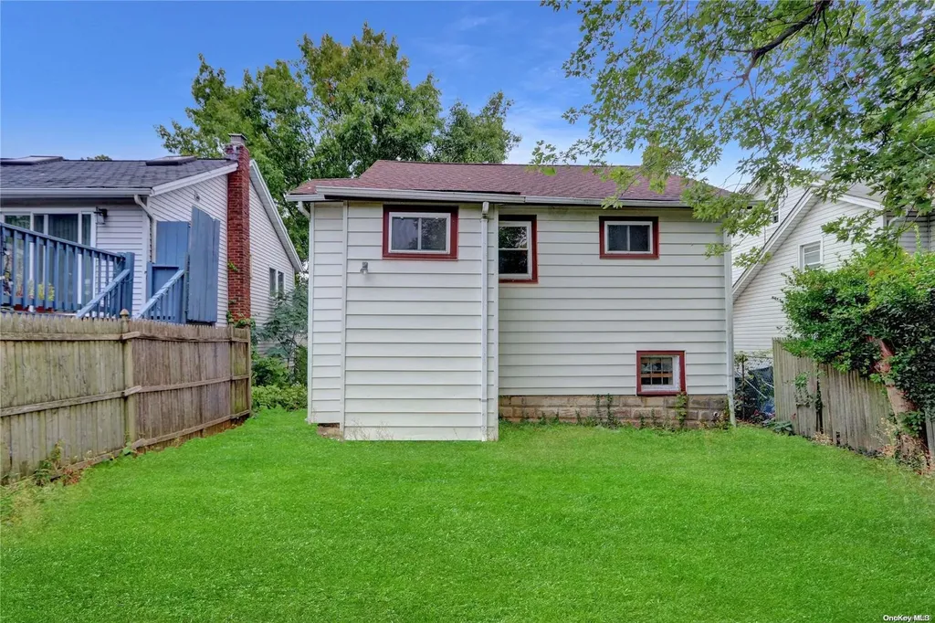 726 Brook Court Baldwin NY 11510