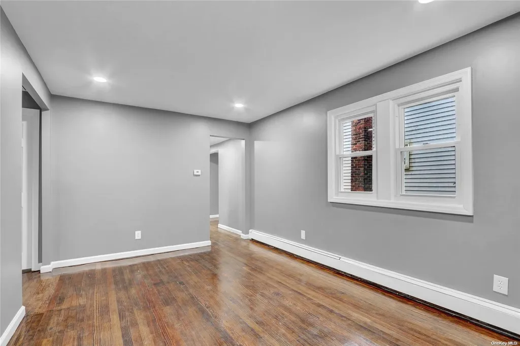 726 Brook Court Baldwin NY 11510