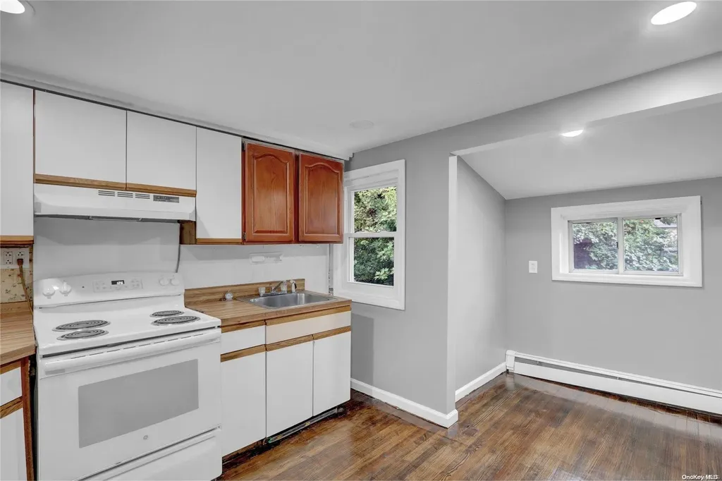 726 Brook Court Baldwin NY 11510