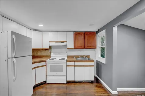 726 Brook Court Baldwin NY 11510