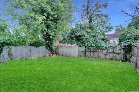 726 Brook Court Baldwin NY 11510