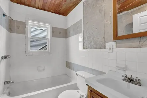 726 Brook Court Baldwin NY 11510