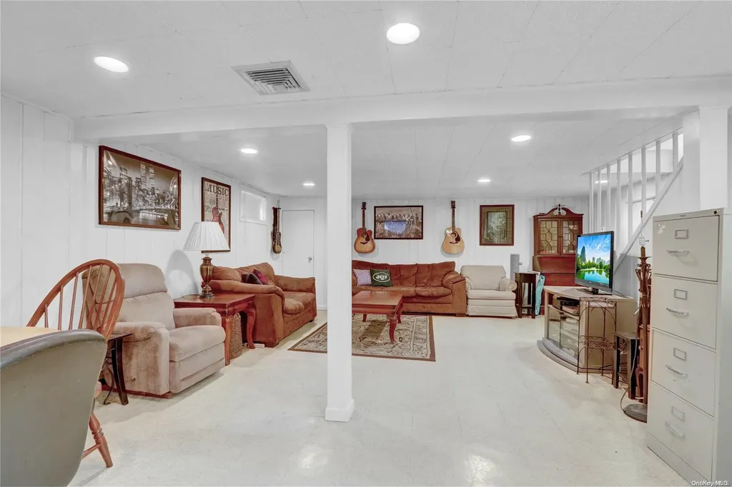163 Hamilton Avenue Massapequa NY 11758