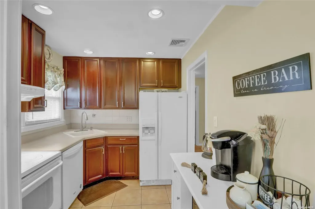 163 Hamilton Avenue Massapequa NY 11758