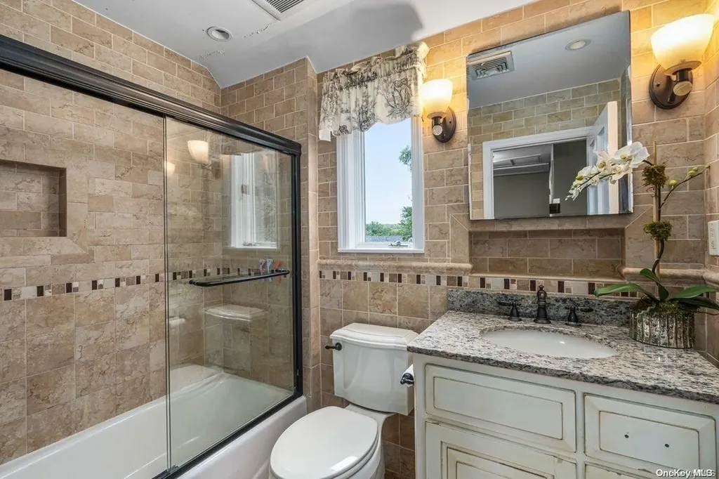 48 Normandy Lane Manhasset NY 11030