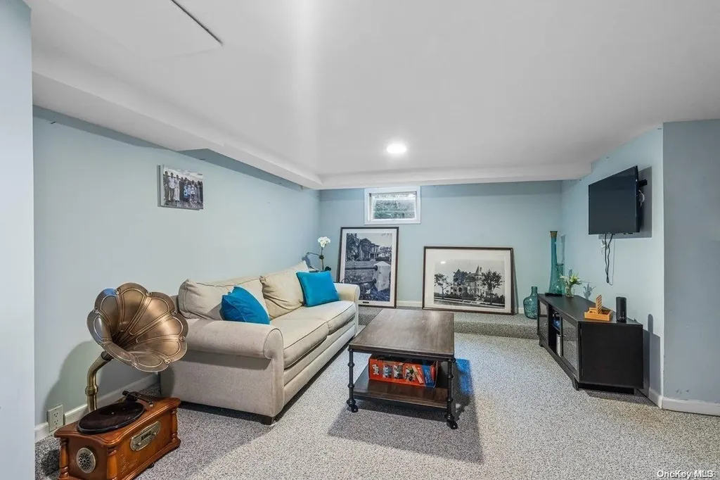 48 Normandy Lane Manhasset NY 11030