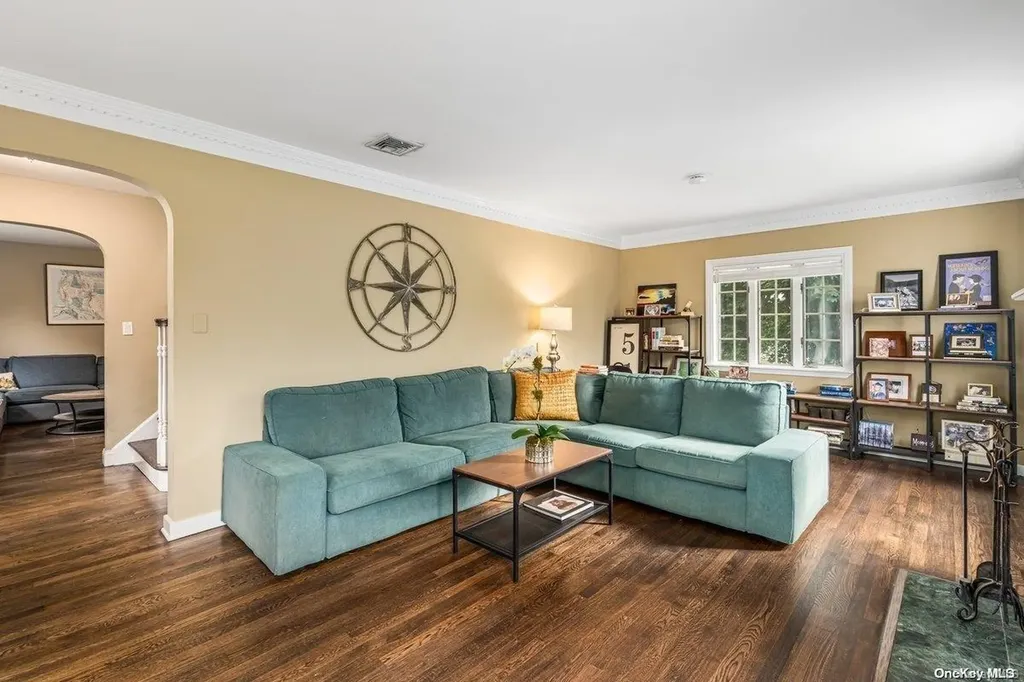 48 Normandy Lane Manhasset NY 11030