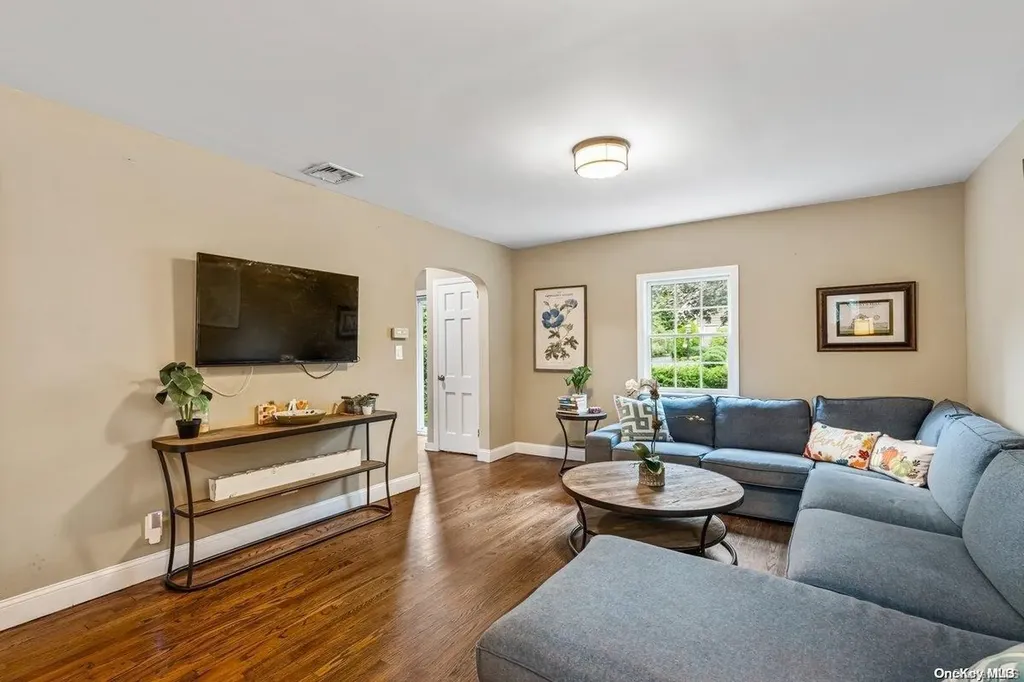 48 Normandy Lane Manhasset NY 11030