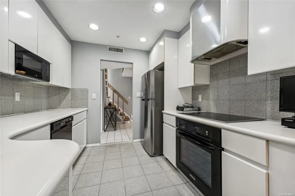 38 Sagamore Way S Jericho NY 11753
