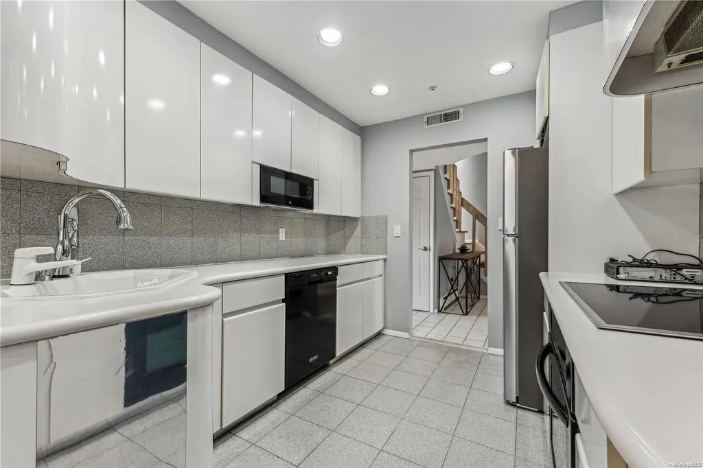 38 Sagamore Way S Jericho NY 11753