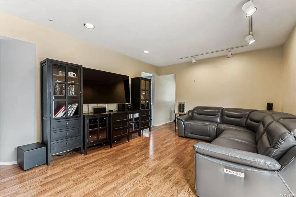 38 Sagamore Way S Jericho NY 11753