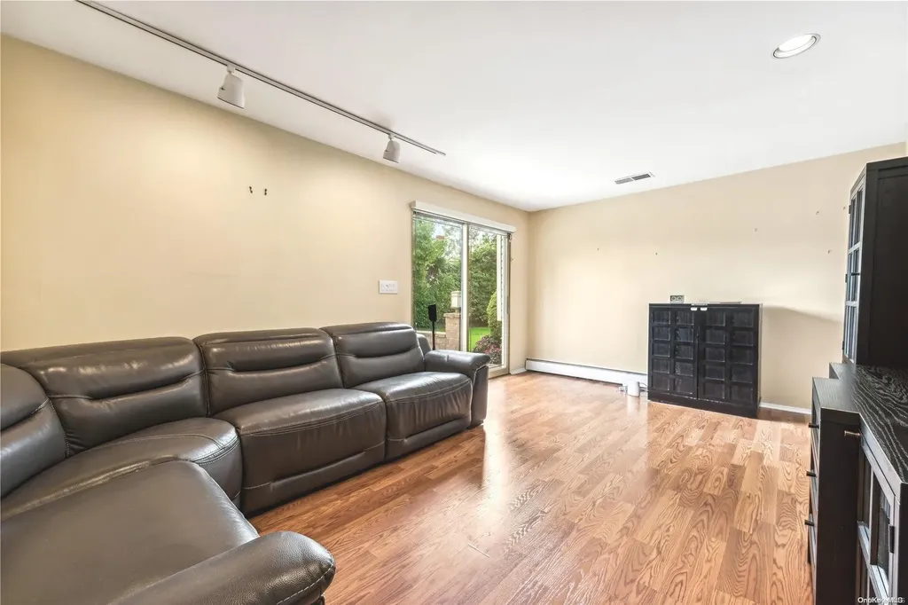38 Sagamore Way S Jericho NY 11753