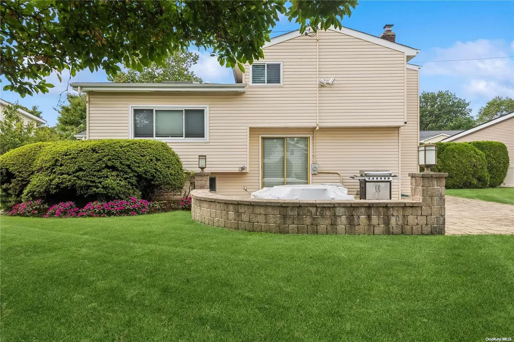 38 Sagamore Way S Jericho NY 11753