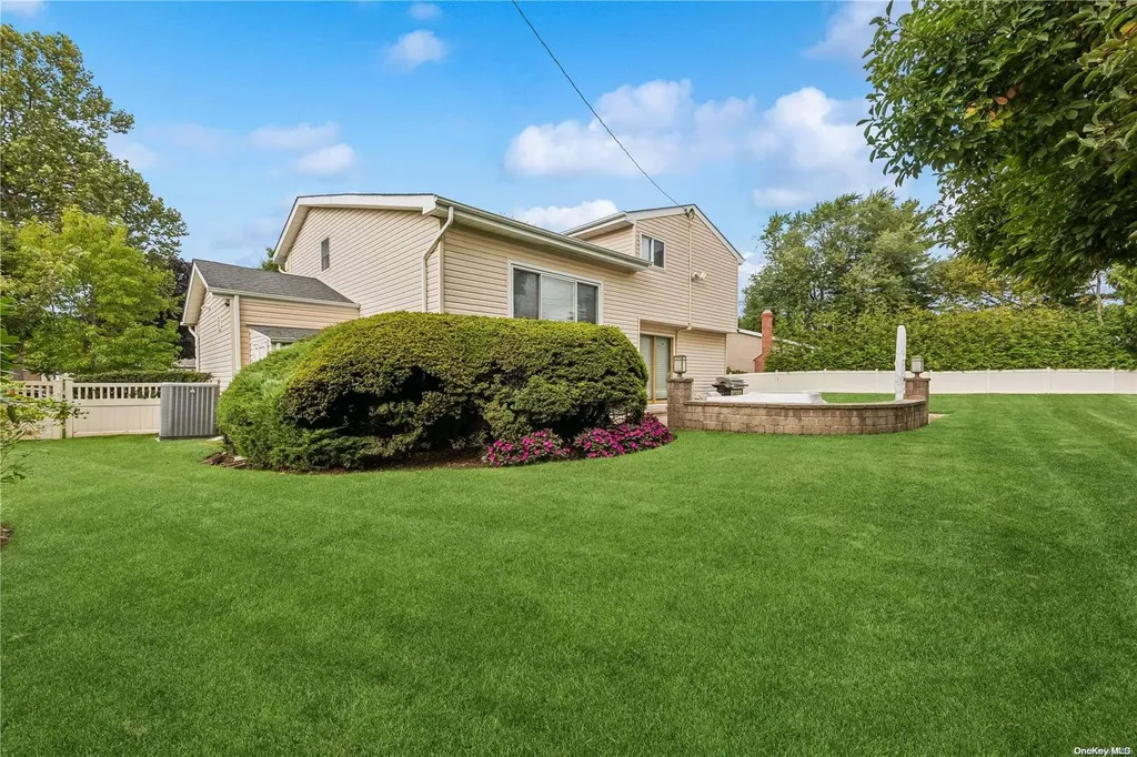 38 Sagamore Way S Jericho NY 11753