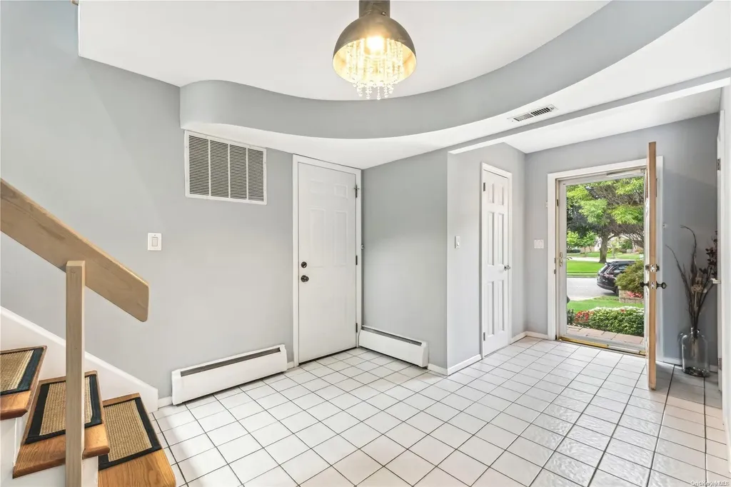 38 Sagamore Way S Jericho NY 11753