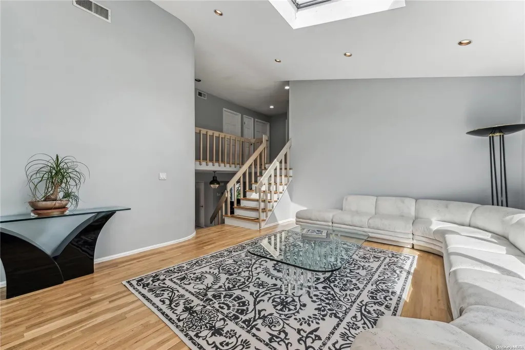 38 Sagamore Way S Jericho NY 11753