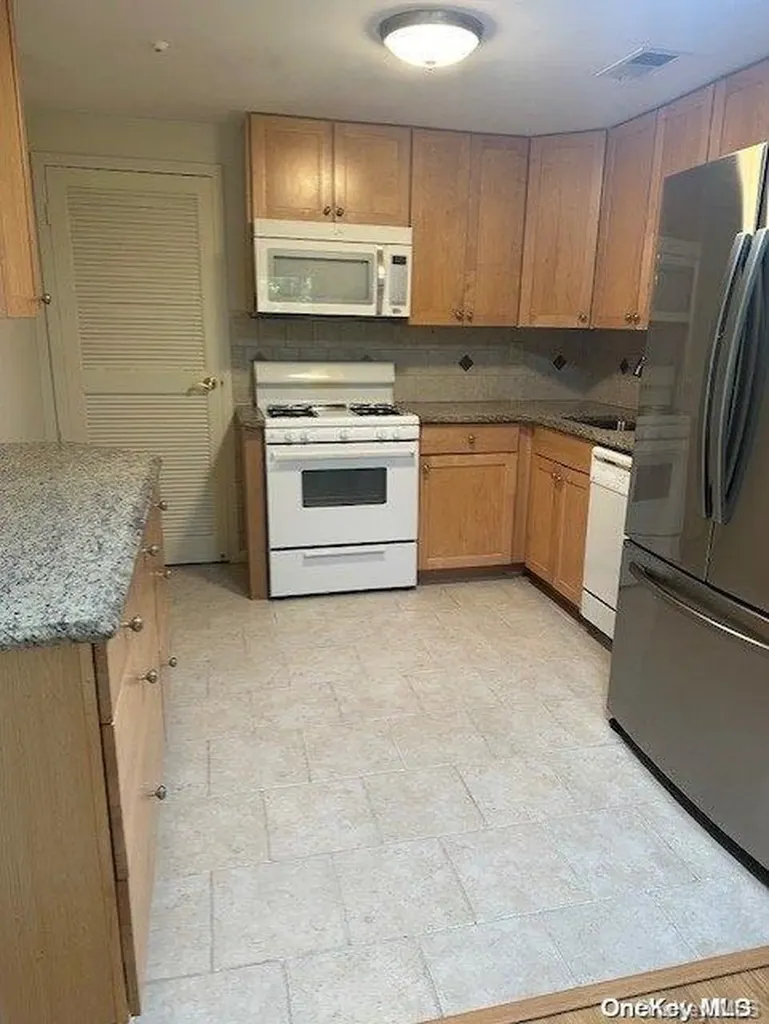 685 Blue Ridge Drive Medford NY 11763