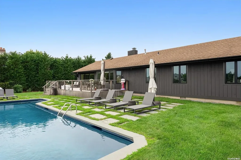 39 Cross Lane Westhampton Beach NY 11978
