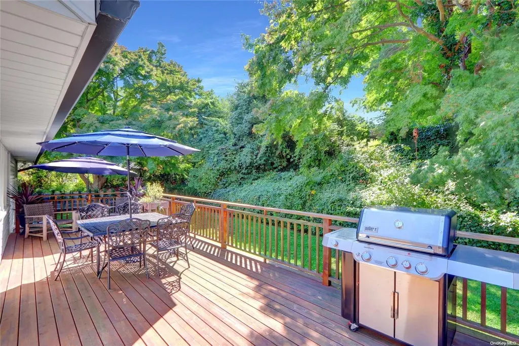 9 Griffith Lane Huntington NY 11743