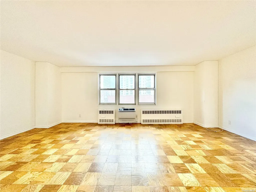 8615 Broadway Elmhurst NY 11373