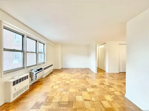 8615 Broadway Elmhurst NY 11373