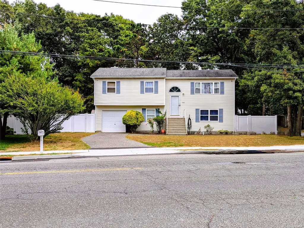 949 Old Town Road Coram NY 11727