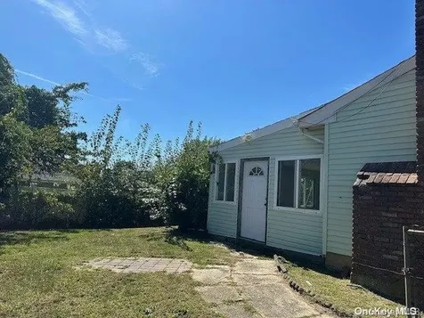 38 Melody Lane Amityville NY 11701