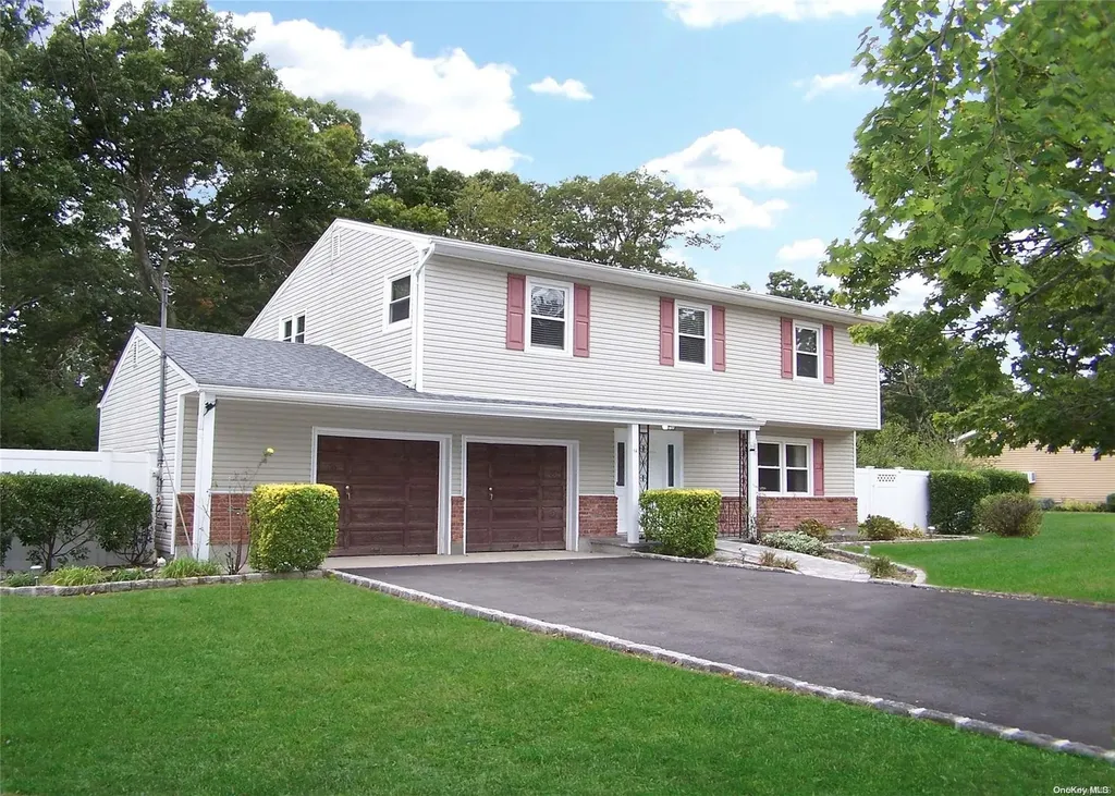 14 Champlin Street Ronkonkoma NY 11779
