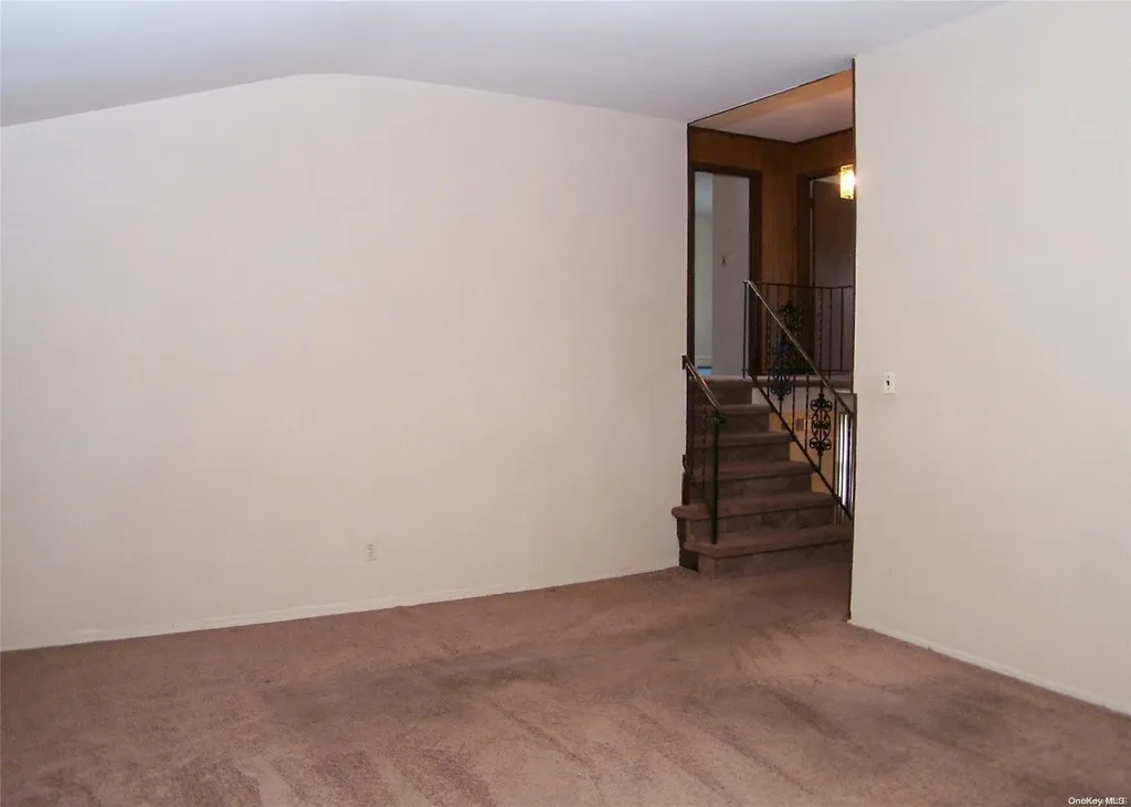 14 Champlin Street Ronkonkoma NY 11779