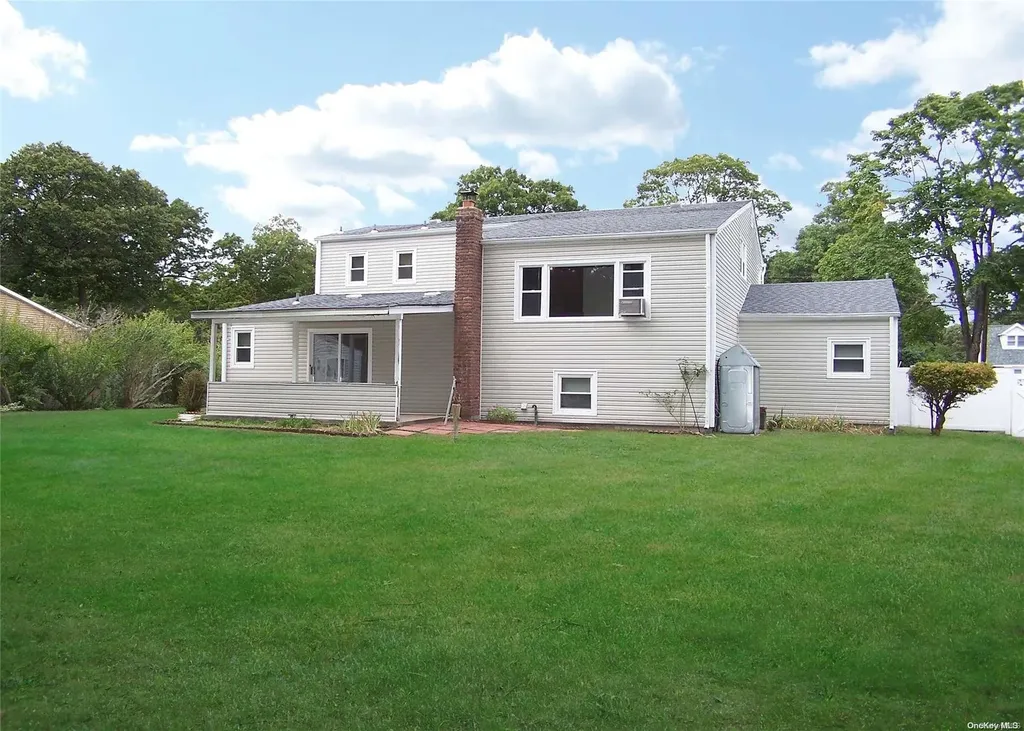 14 Champlin Street Ronkonkoma NY 11779