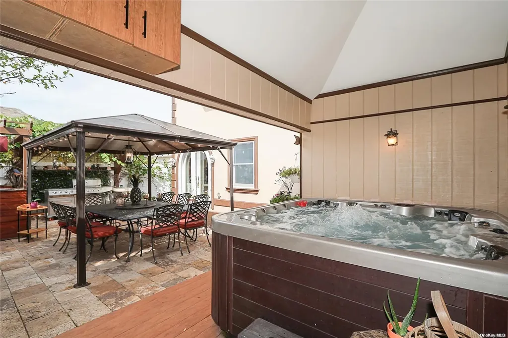 462 W Beech Street Long Beach NY 11561