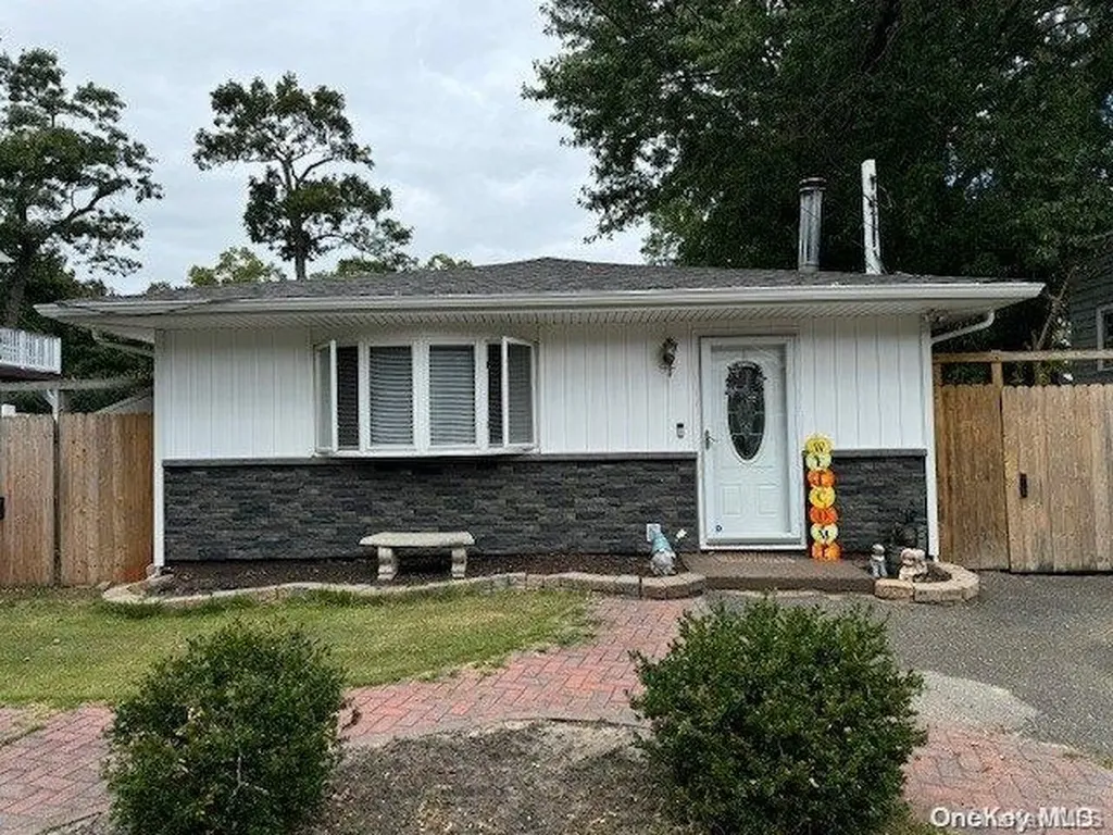 63 Carlton Avenue Mastic NY 11950