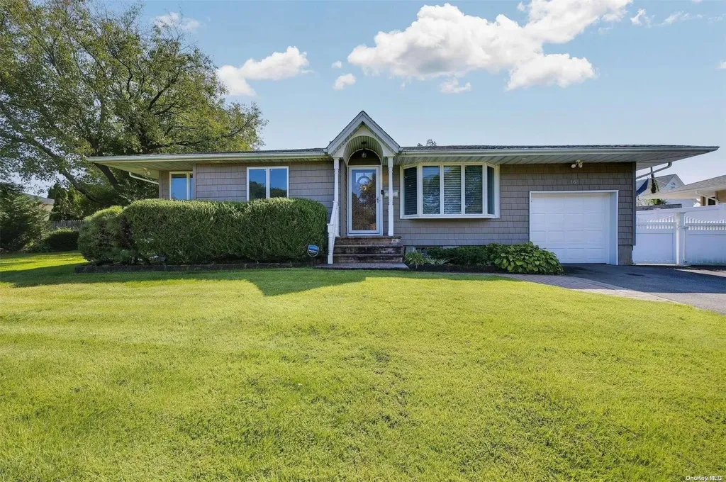 16 Pittoni Drive Commack NY 11725