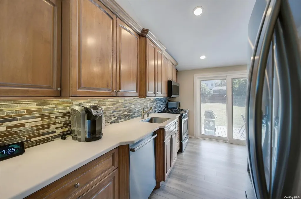 16 Pittoni Drive Commack NY 11725