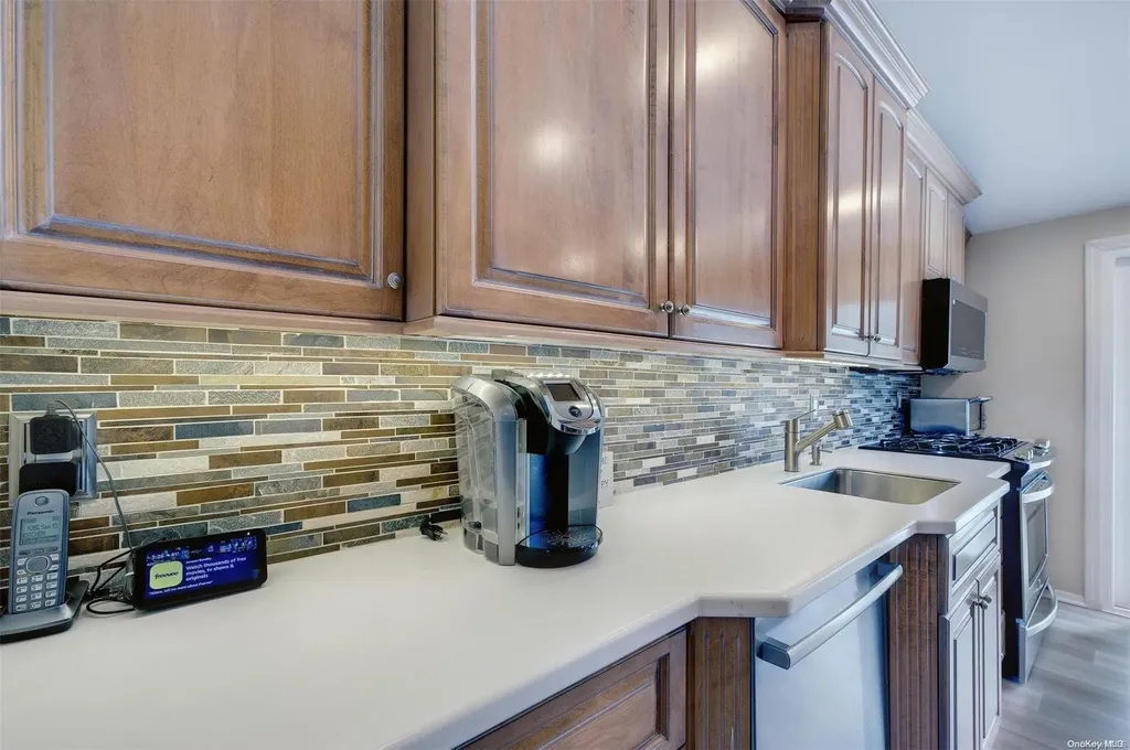 16 Pittoni Drive Commack NY 11725
