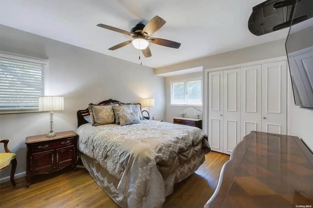 16 Pittoni Drive Commack NY 11725