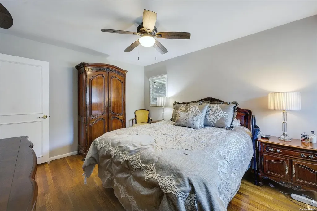 16 Pittoni Drive Commack NY 11725
