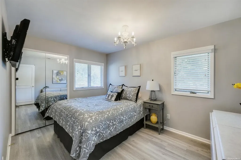 16 Pittoni Drive Commack NY 11725