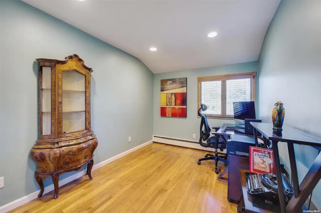 16 Pittoni Drive Commack NY 11725