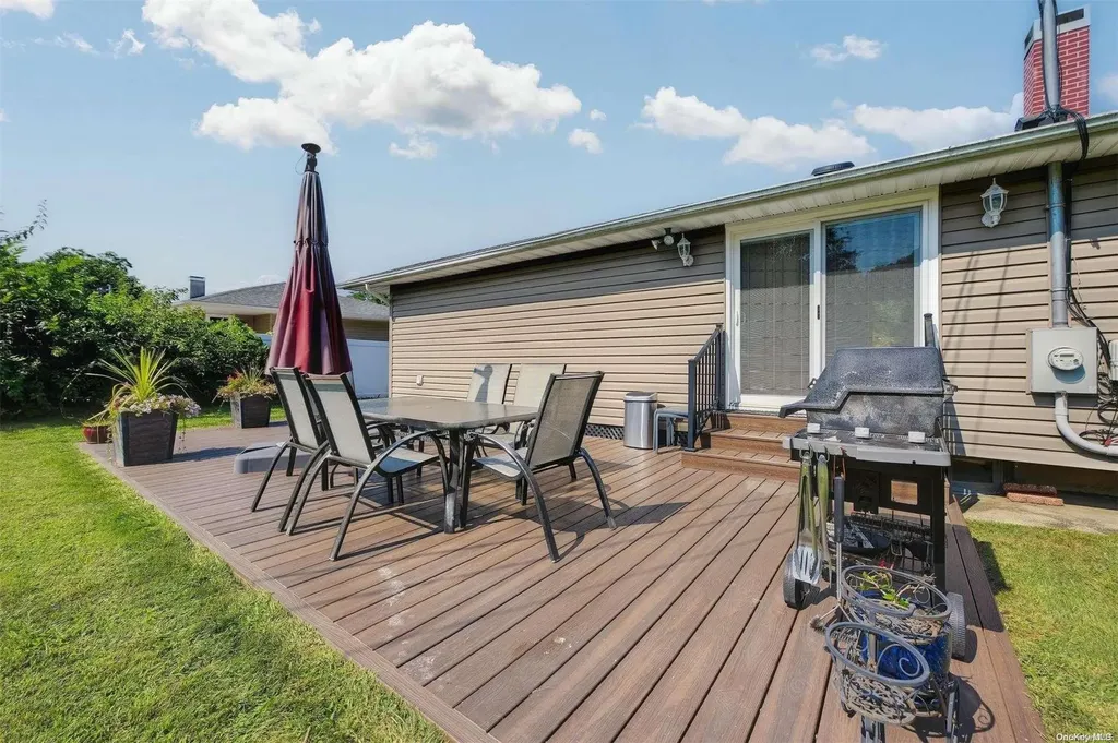 16 Pittoni Drive Commack NY 11725