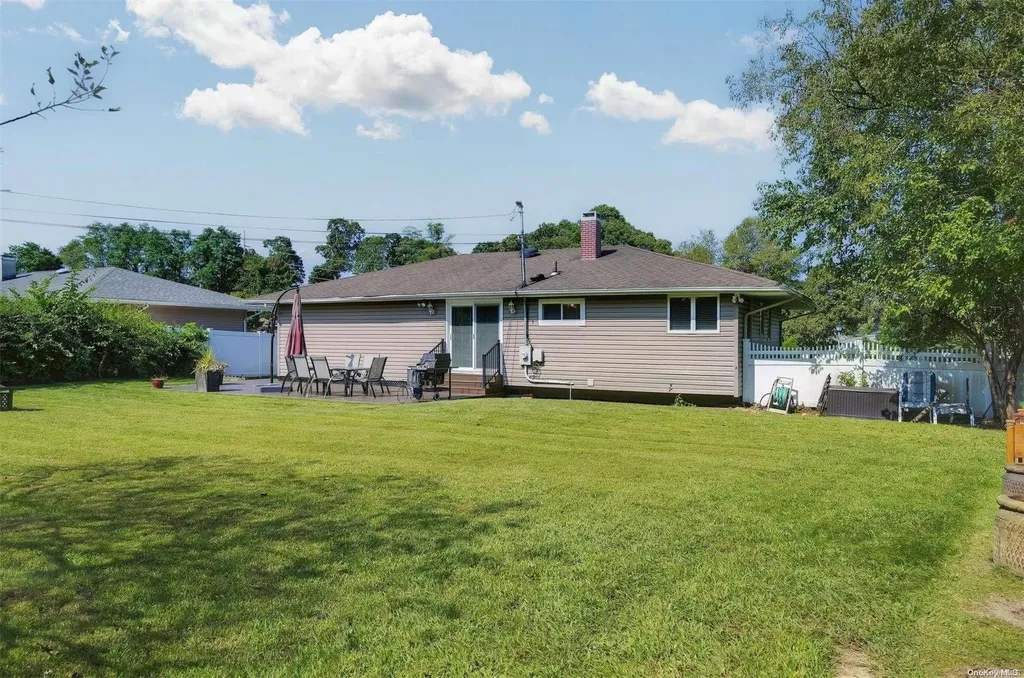 16 Pittoni Drive Commack NY 11725