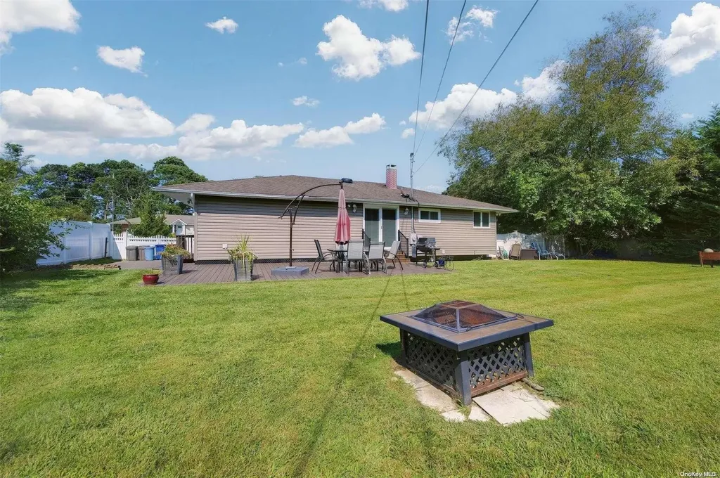 16 Pittoni Drive Commack NY 11725