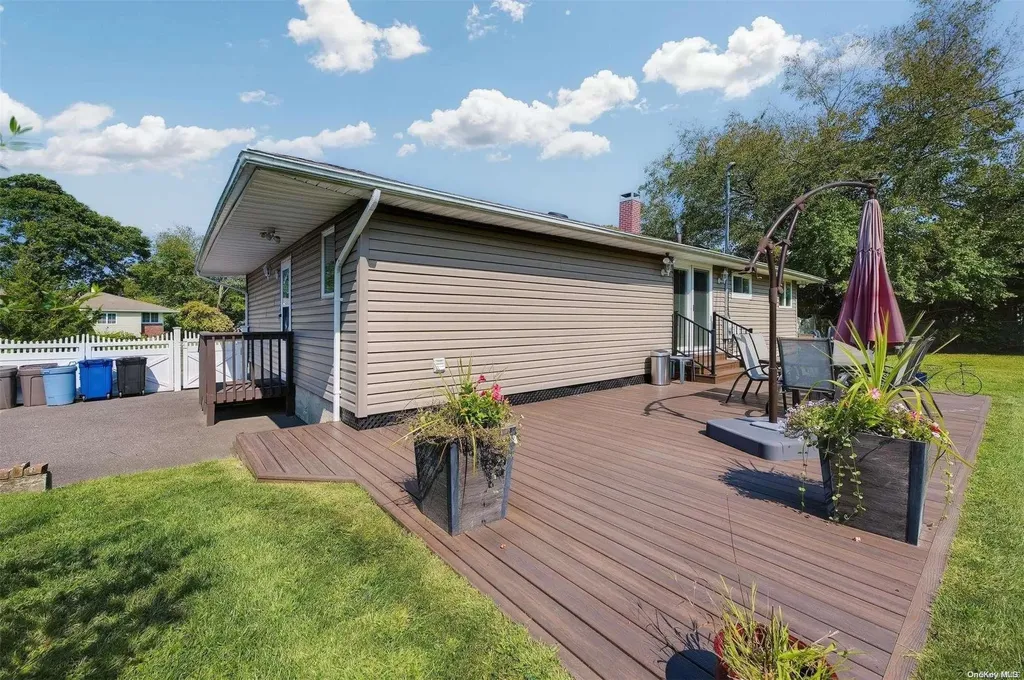 16 Pittoni Drive Commack NY 11725
