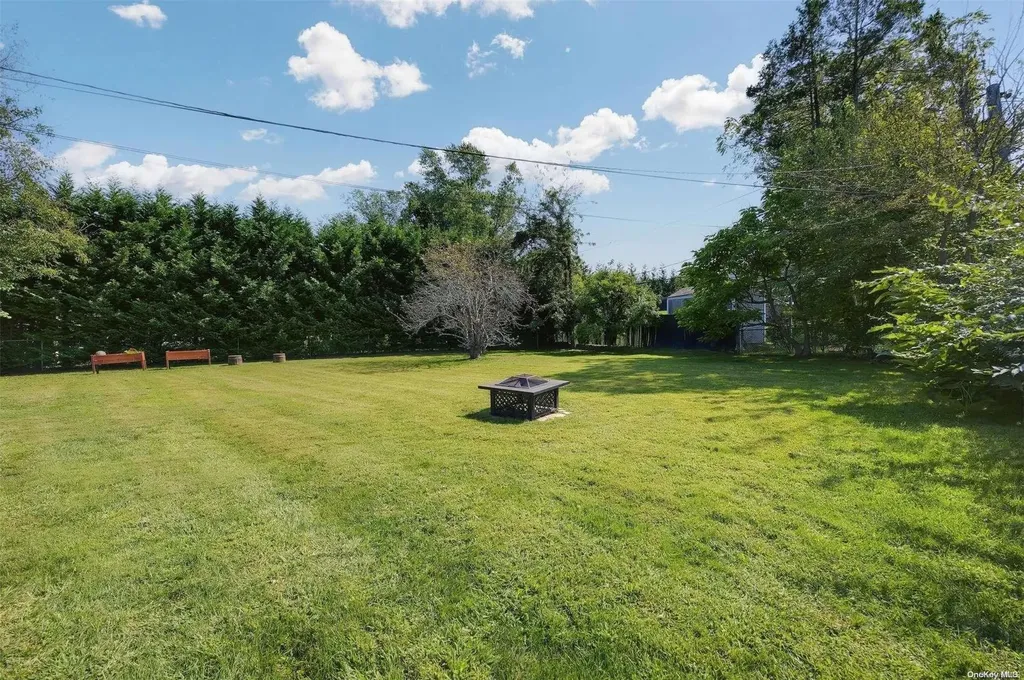 16 Pittoni Drive Commack NY 11725