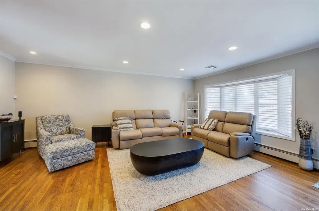 16 Pittoni Drive Commack NY 11725