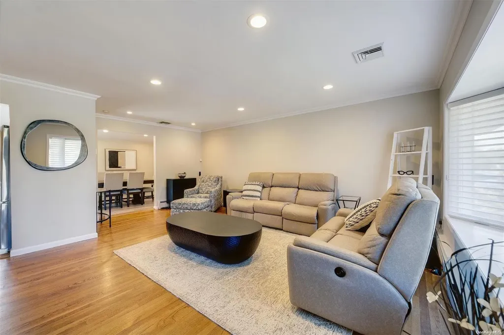 16 Pittoni Drive Commack NY 11725