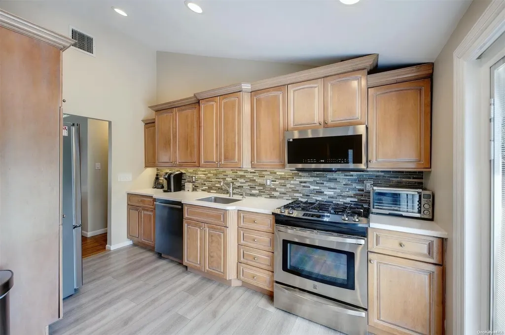 16 Pittoni Drive Commack NY 11725