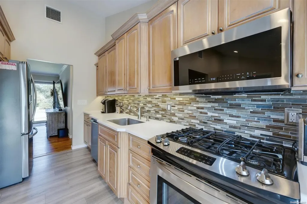 16 Pittoni Drive Commack NY 11725